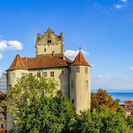 Lichterfunkeln Fuer Junge Paare Mit Panorama-seeblick Дайзендорф